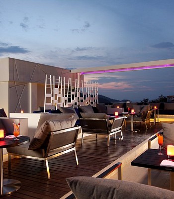 Air Rooftop Bar & Lounge