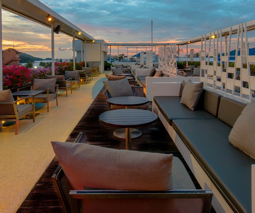 Air Rooftop Bar & Lounge